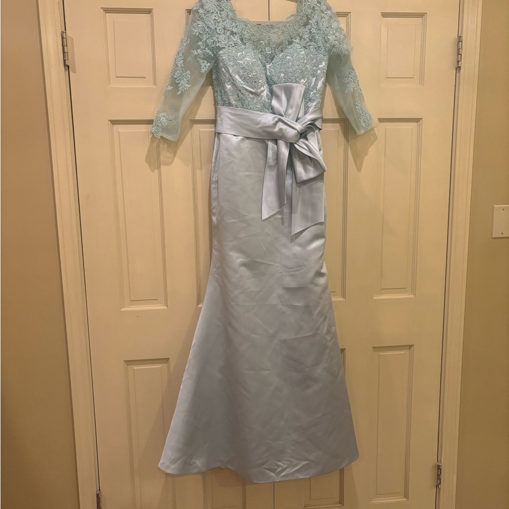 Elegant Lace Wedding Dress in Light Blue
